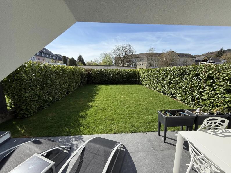 Rare à la vente !  Appartement haut de gamme avec jardin et terrasse - Image #1