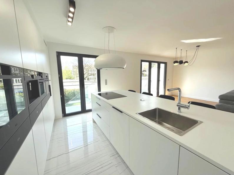 Rare à la vente !  Appartement haut de gamme avec jardin et terrasse - Image #3