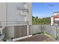 Elegante, renovierte Wohnung mit Balkon, 2 Schlafzimmern und 2 Innenplätzen - Bild #3