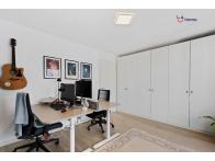 Elegante, renovierte Wohnung mit Balkon, 2 Schlafzimmern und 2 Innenplätzen - Bild #4