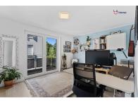 Elegante, renovierte Wohnung mit Balkon, 2 Schlafzimmern und 2 Innenplätzen - Bild #15