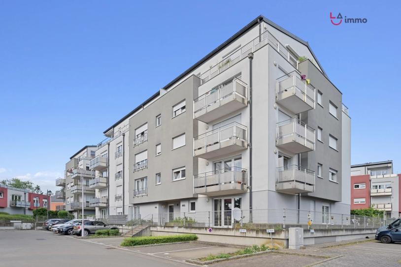 Élégant appartement rénové avec balcon, 2 chambres et 2 emplacements  intérieurs - Image #2