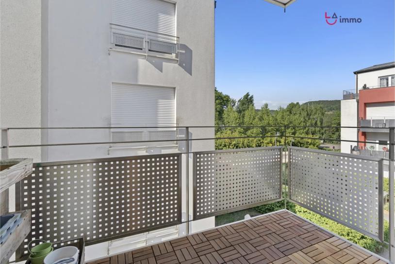 Élégant appartement rénové avec balcon, 2 chambres et 2 emplacements  intérieurs - Image #3