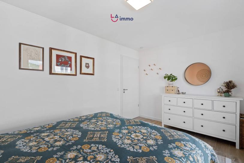 Élégant appartement rénové avec balcon, 2 chambres et 2 emplacements  intérieurs - Image #7