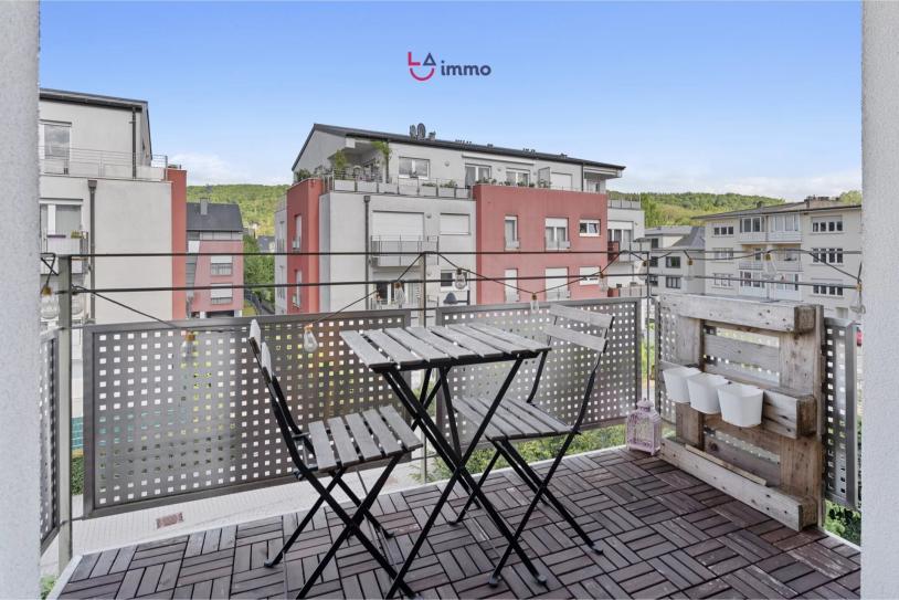 Élégant appartement rénové avec balcon, 2 chambres et 2 emplacements  intérieurs - Image #8