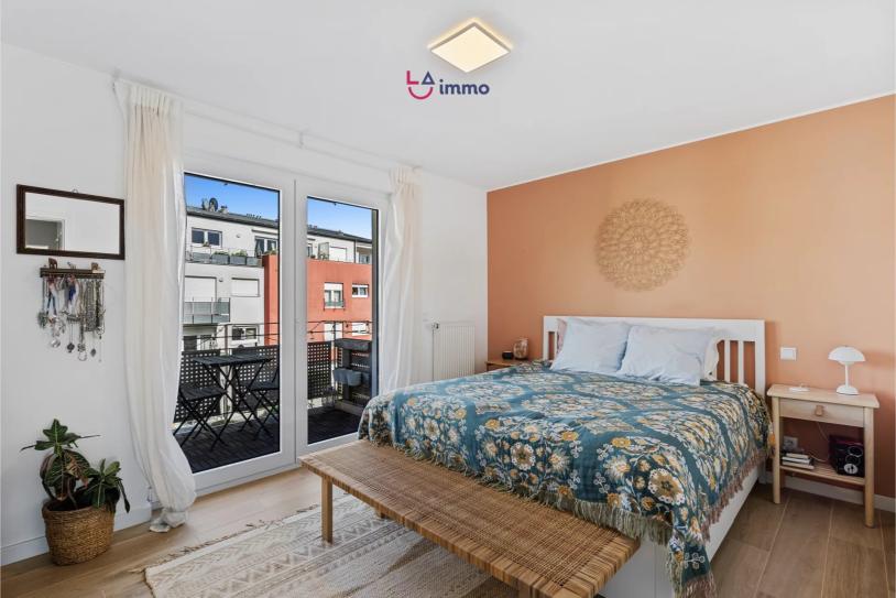 Élégant appartement rénové avec balcon, 2 chambres et 2 emplacements  intérieurs - Image #9