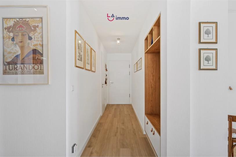 Élégant appartement rénové avec balcon, 2 chambres et 2 emplacements  intérieurs - Image #10