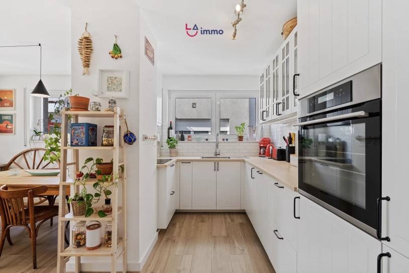 Élégant appartement rénové avec balcon, 2 chambres et 2 emplacements  intérieurs - Image #12