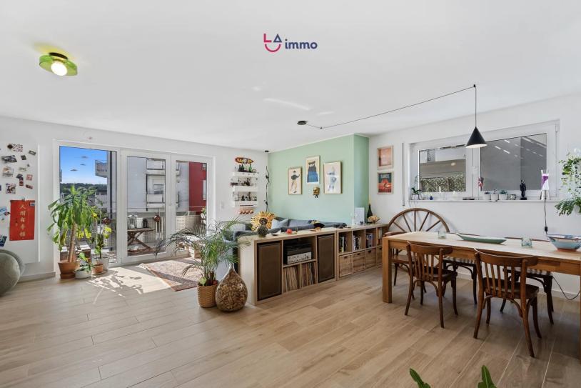 Élégant appartement rénové avec balcon, 2 chambres et 2 emplacements  intérieurs - Image #14