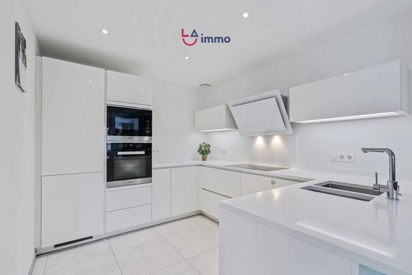 À VENDRE – Superbe appartement 1 chambre avec terrasse dans résidence de standing avec piscine & spa - Image #2