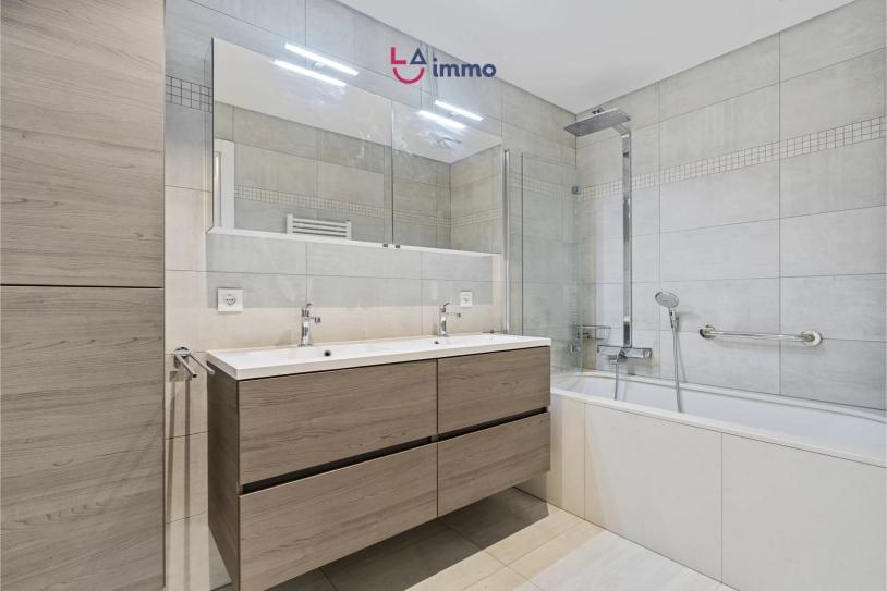 À VENDRE – Superbe appartement 1 chambre avec terrasse dans résidence de standing avec piscine & spa - Image #10