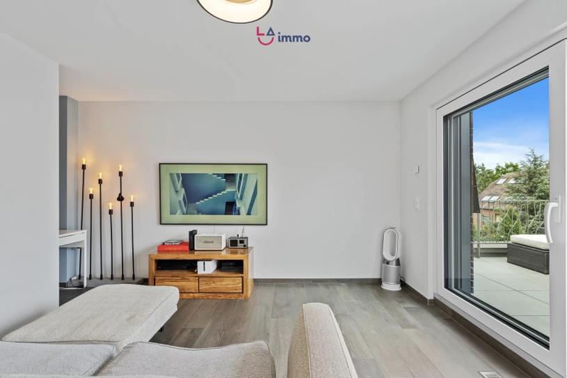 Duplex élégant dans résidence 2021 avec terrasse et parking extérieur - Image #4