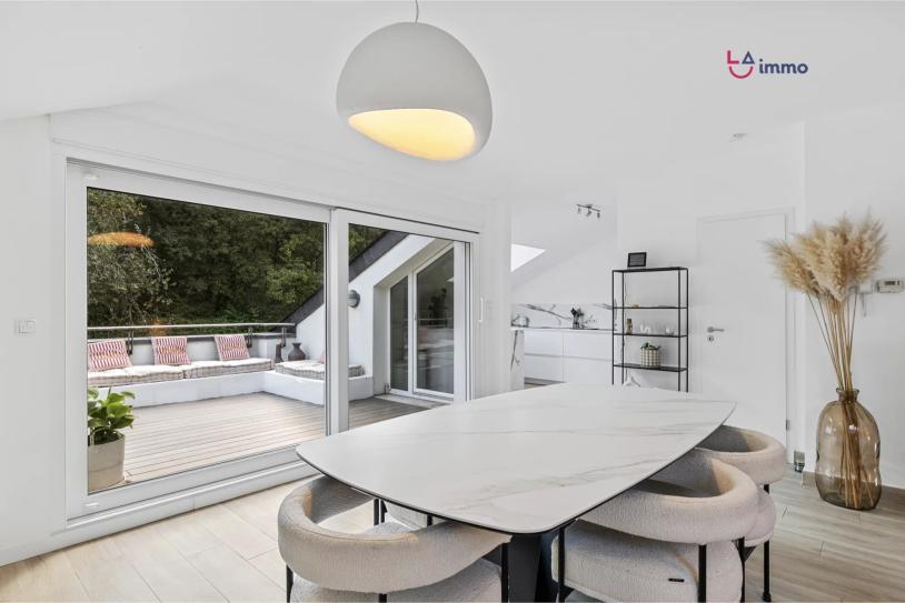 Duplex inversé d’exception avec terrasse et vue sur les bois - Image #4