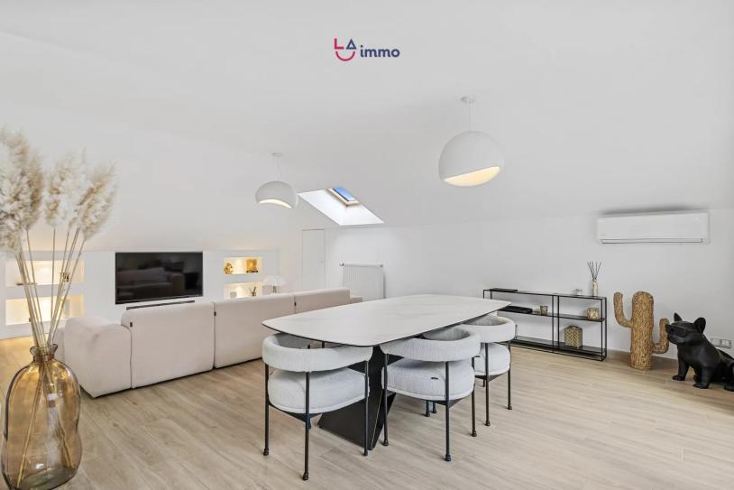 Duplex inversé d’exception avec terrasse et vue sur les bois - Image #5