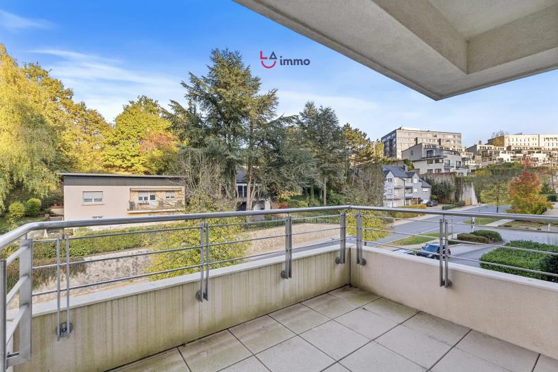 Duplex inversé d’exception avec terrasse et vue sur les bois - Image #9