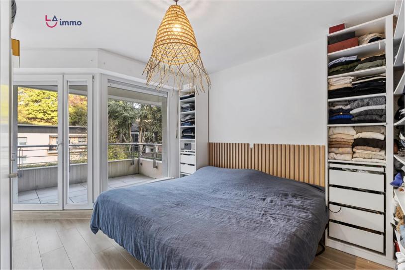 Duplex inversé d’exception avec terrasse et vue sur les bois - Image #10