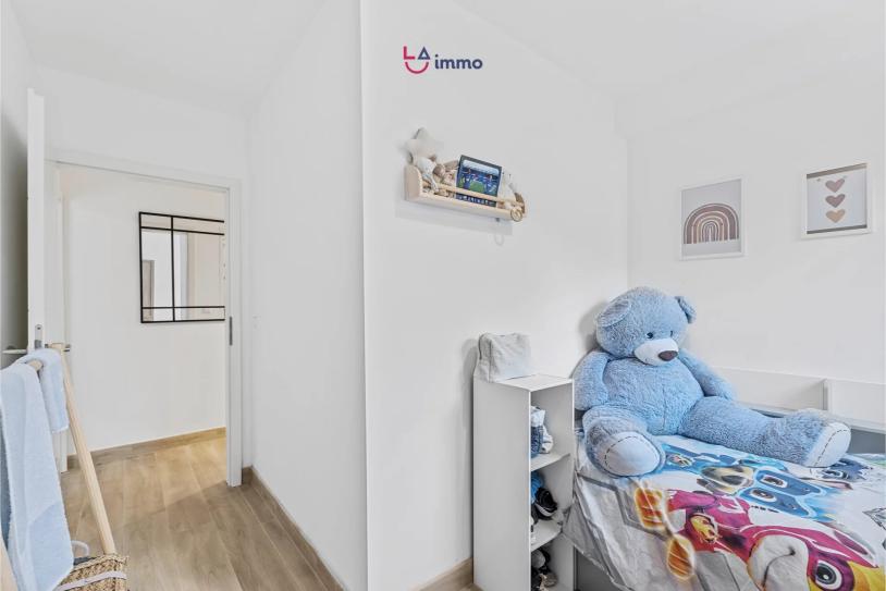 Duplex inversé d’exception avec terrasse et vue sur les bois - Image #12