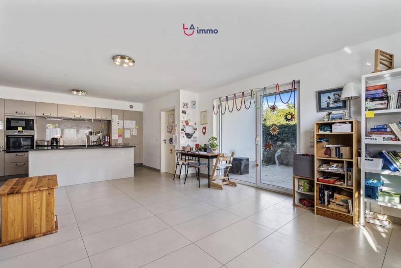 Bel appartement en rez-de-chaussée avec terrasse de 28 m² - Image #3