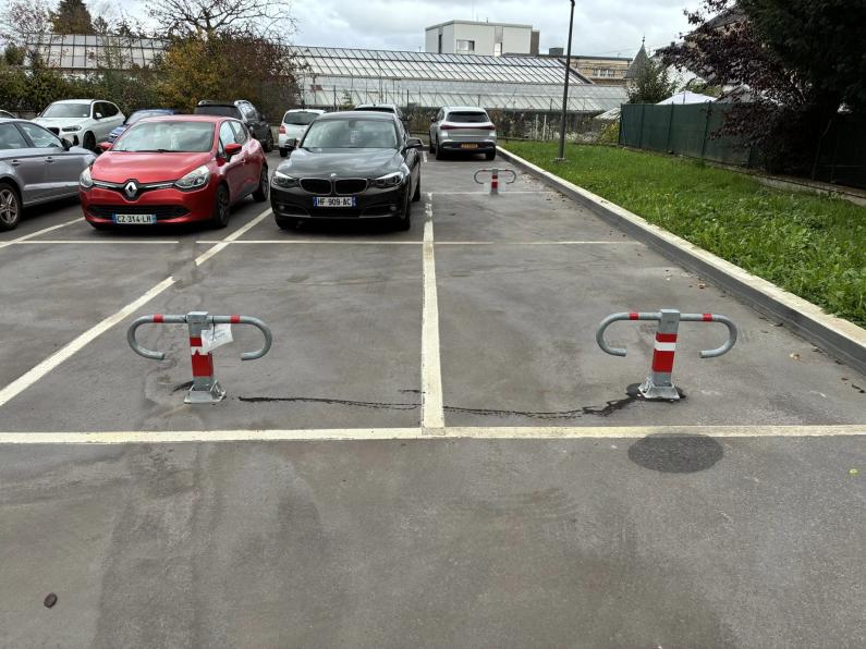 6 Outdoor Parking Spaces in Strassen - Image #1