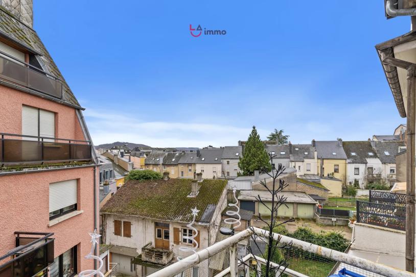 Fully renovated 1-bedroom apartment in a small residence - Image #2