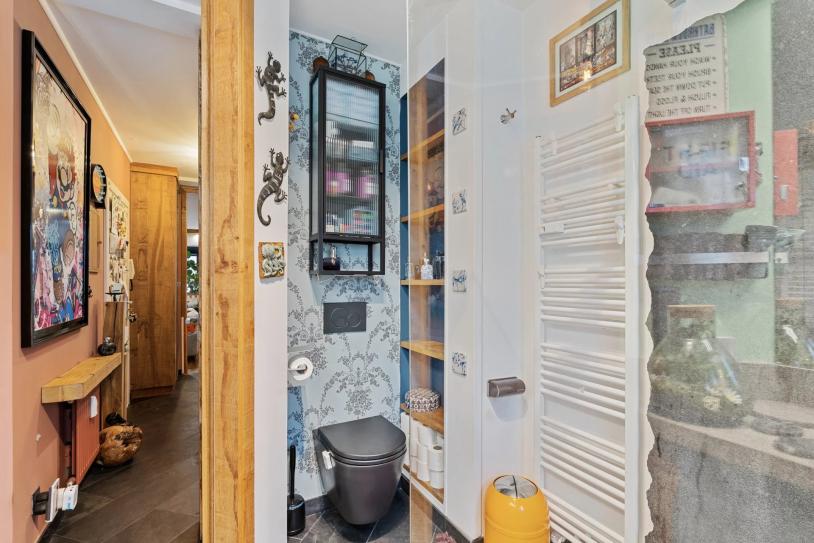 Fully renovated 1-bedroom apartment in a small residence - Image #3