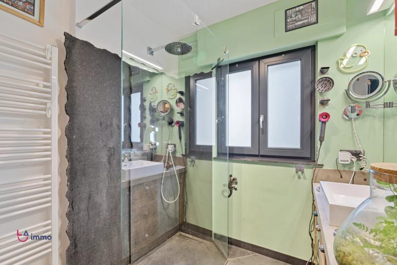 Fully renovated 1-bedroom apartment in a small residence - Image #4