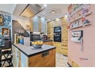 Fully renovated 1-bedroom apartment in a small residence - Image #8