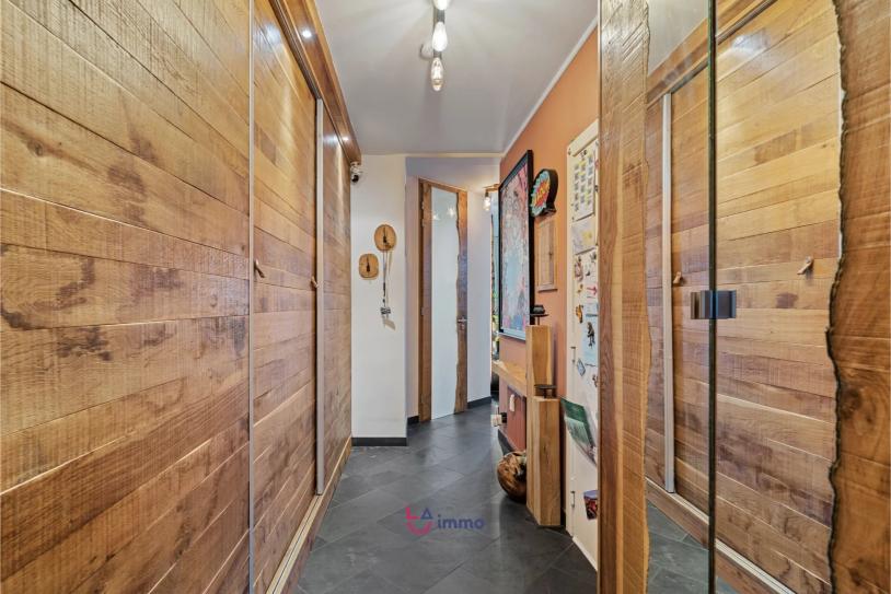 Fully renovated 1-bedroom apartment in a small residence - Image #11