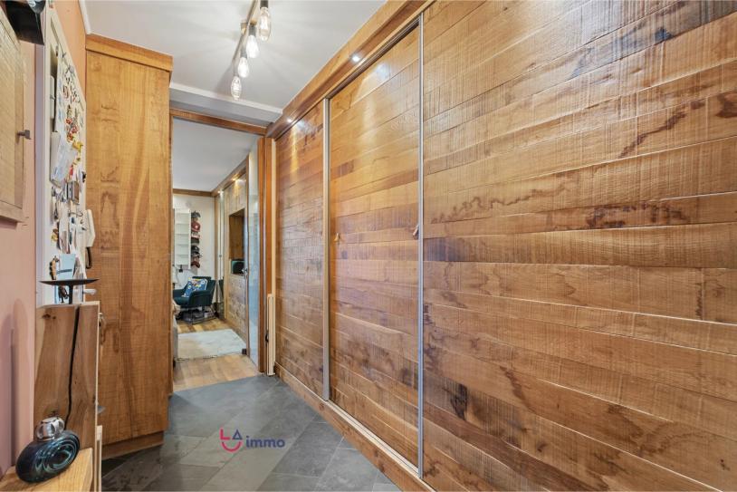 Fully renovated 1-bedroom apartment in a small residence - Image #12