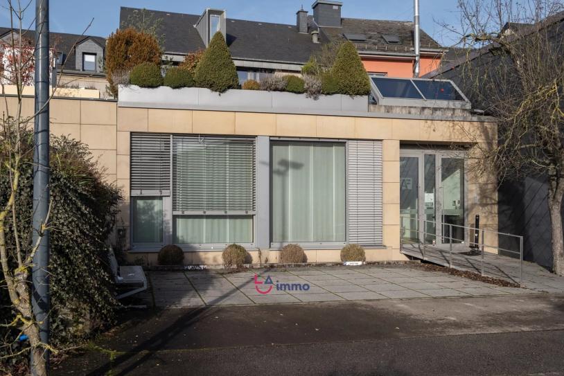 Splendid office building (Rue de la Gare) in Mersch. - Image #1