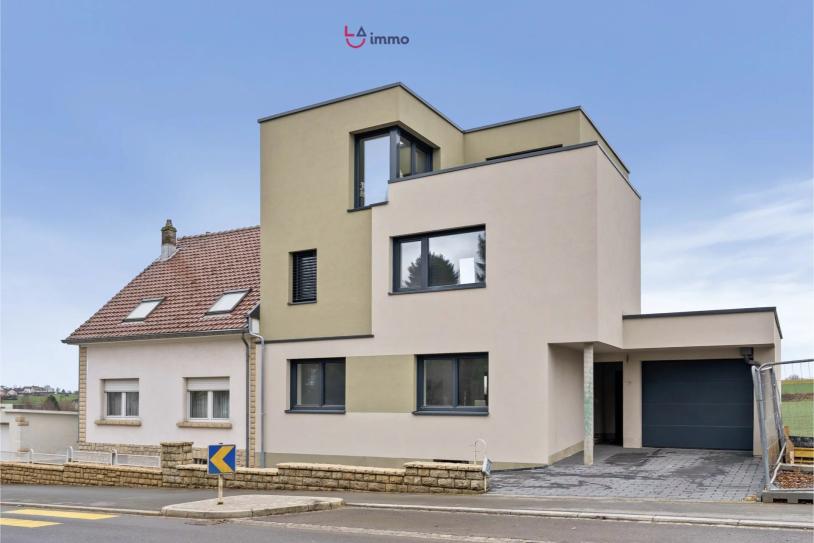 Beautiful Semi-Detached House with Garage – some works to be finished - Image #1 Beautiful Semi-Detached House with Garage – some works to be finished - Image #1