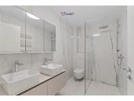 Appartement lumineux et moderne en rez-de-jardin - Image #12