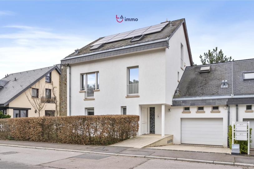 Magnifique maison de ville sur terrain de 5.36 ares - Image #1