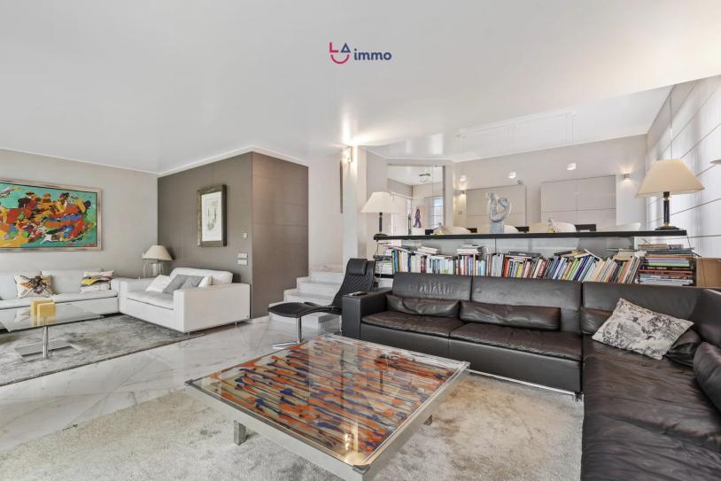 Magnifique maison de ville sur terrain de 5.36 ares - Image #4