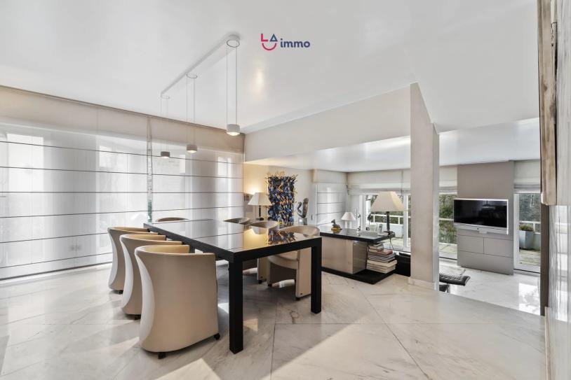 Magnifique maison de ville sur terrain de 5.36 ares - Image #5