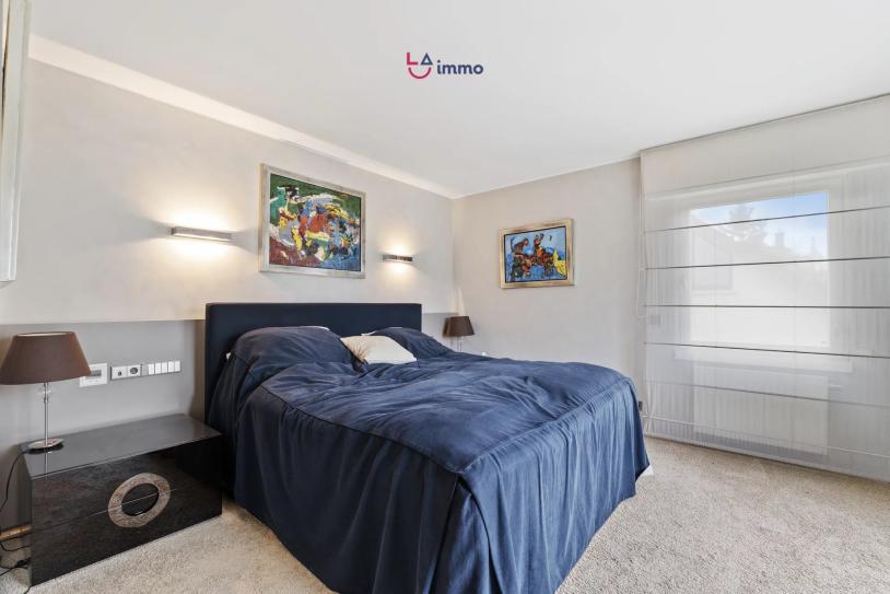 Magnifique maison de ville sur terrain de 5.36 ares - Image #8