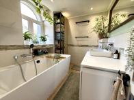 Appartement rénové avec 2 chambres et balcons – Dudelange - Image #6