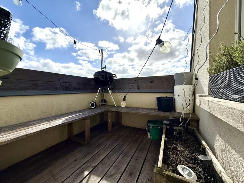 Appartement rénové avec 2 chambres et balcons – Dudelange - Image #11