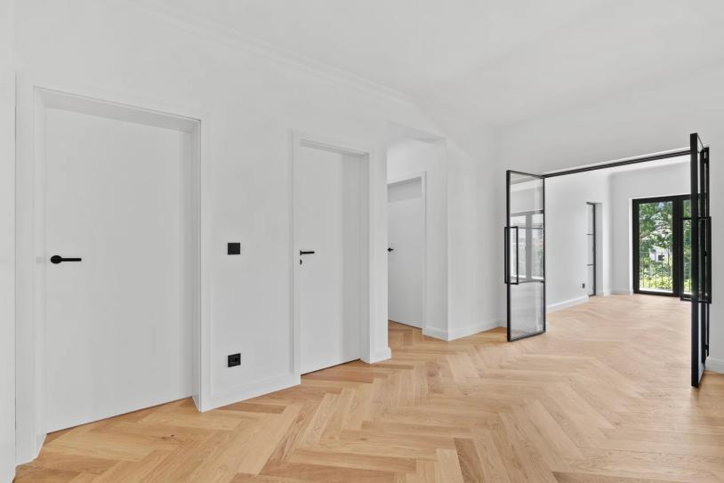 Exceptional 3-Bedroom Apartment with Home Office, Private Garden and Sauna in Strassen - Image #2 Exceptional 3-Bedroom Apartment with Home Office, Private Garden and Sauna in Strassen - Image #2