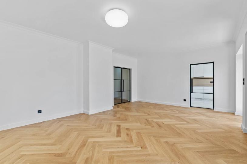 Exceptional 3-Bedroom Apartment with Home Office, Private Garden and Sauna in Strassen - Image #9 Exceptional 3-Bedroom Apartment with Home Office, Private Garden and Sauna in Strassen - Image #9