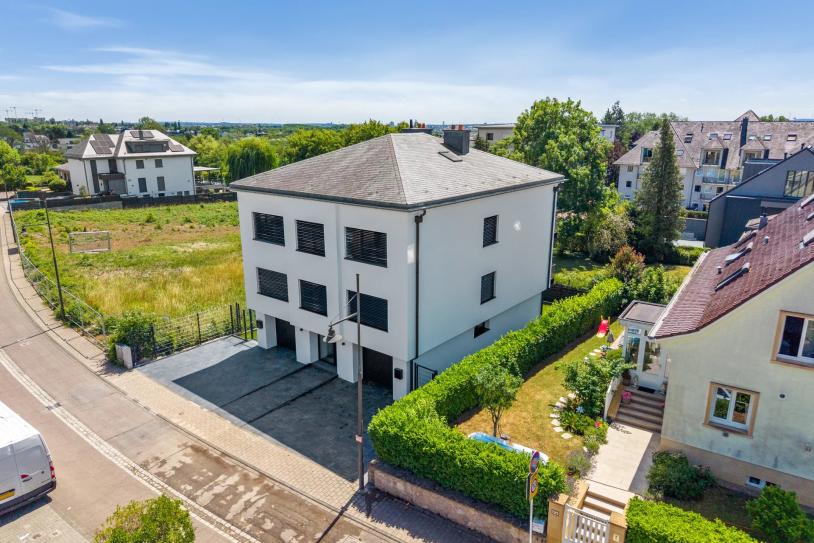 Exceptional 3-Bedroom Apartment with Home Office, Private Garden and Sauna in Strassen - Image #28 Exceptional 3-Bedroom Apartment with Home Office, Private Garden and Sauna in Strassen - Image #28